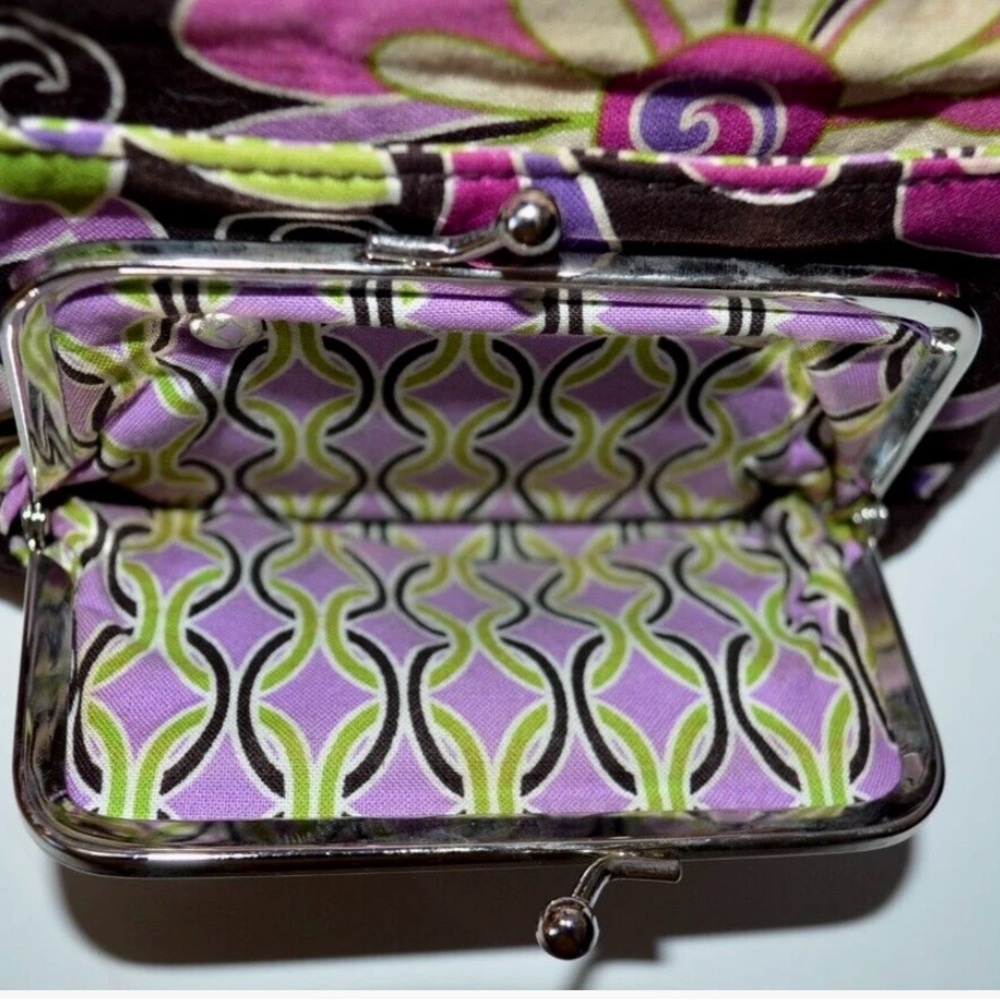 Purple Punch Vera Bradley
Compact Taxi Wallet Clutch BiFold Id Key Chain Coin - Picture 4 of 4